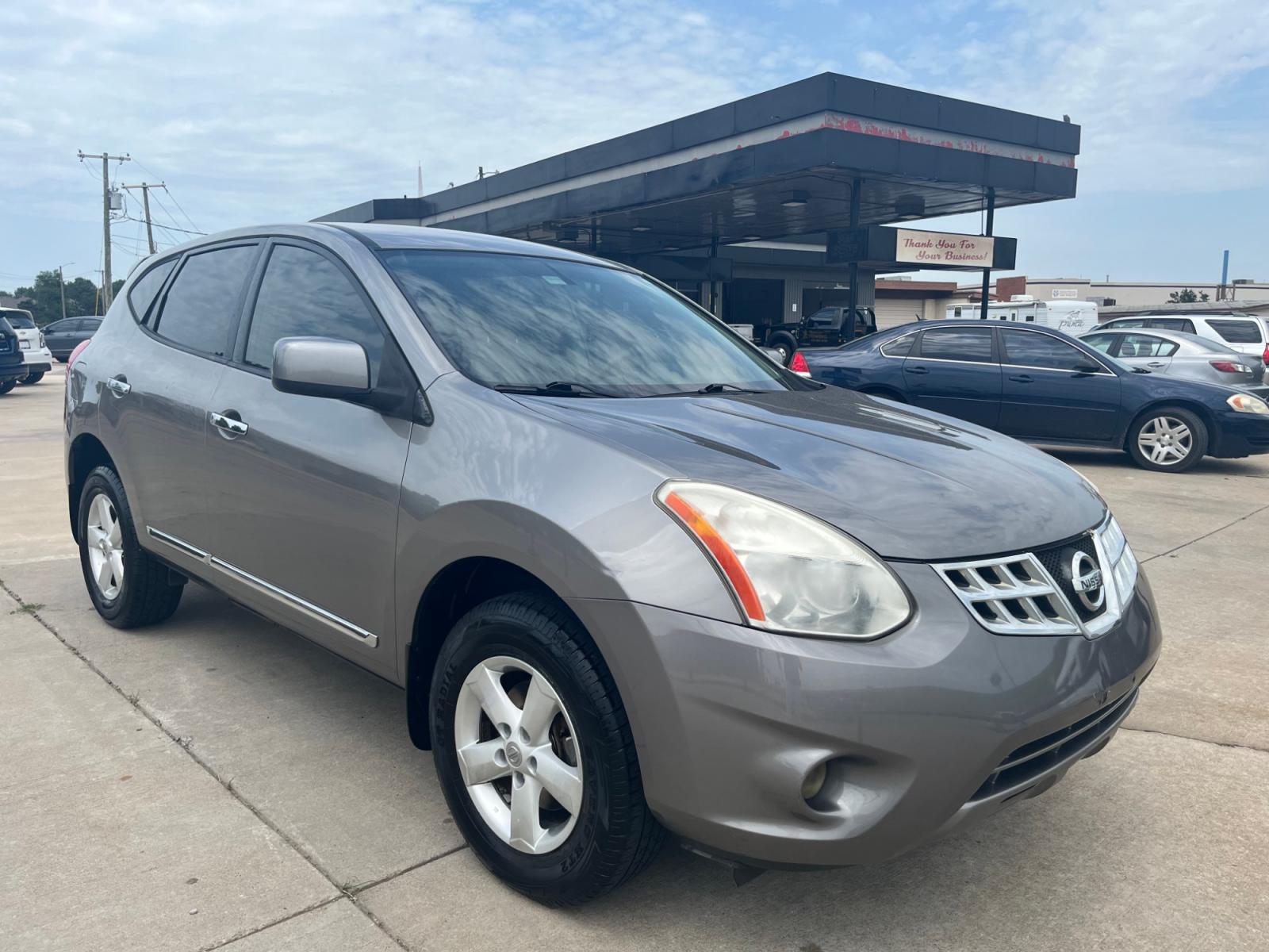 2013 Gray /tan Nissan Rogue S 2WD (	JN8AS5MT4D) with an 2.5L L4 DOHC 16V engine, Continuously Variable Transmission transmission, located at 8101 E. Skelly Dr., Tulsa, OK, 74129, (918) 592-3593, 36.121891, -95.888802 - Photo #2