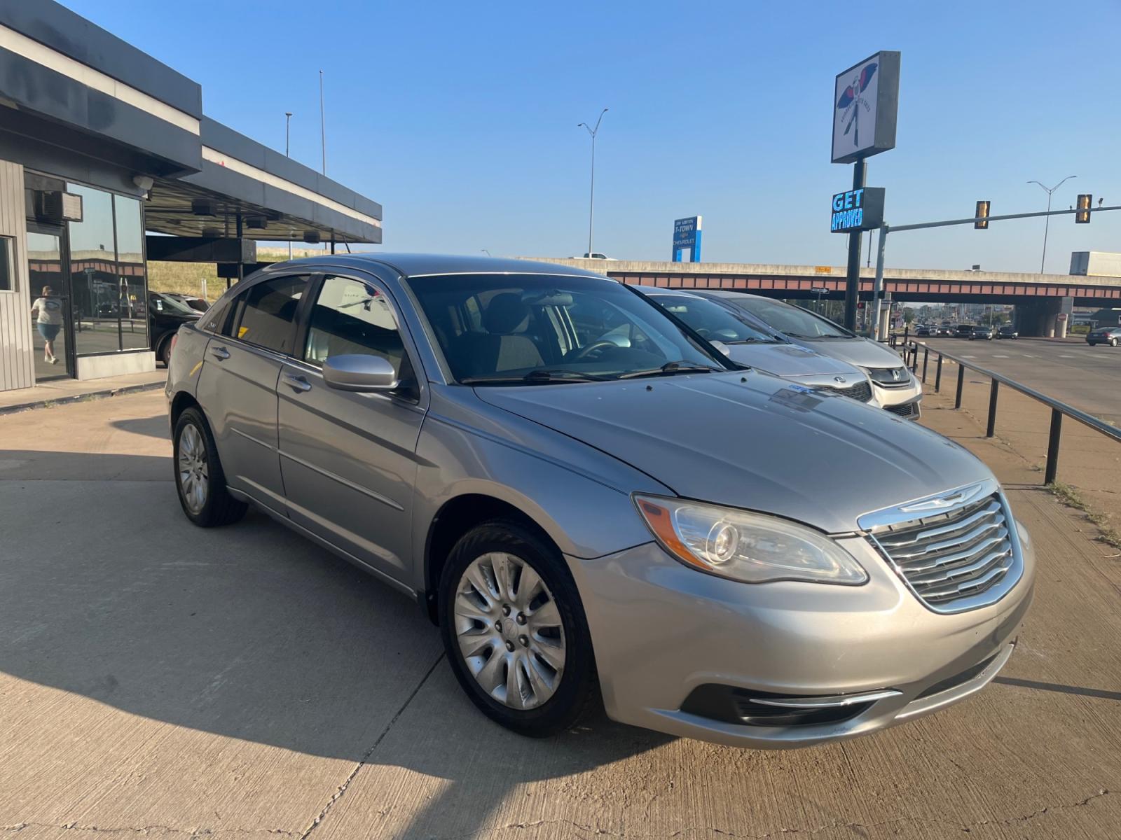 2013 Chrysler 200 LX (1C3CCBAB5DN) with an 2.4L L4 DOHC 16V engine, 6-Speed Automatic transmission, located at 8101 E. Skelly Dr., Tulsa, OK, 74129, (918) 592-3593, 36.121891, -95.888802 - Photo #1