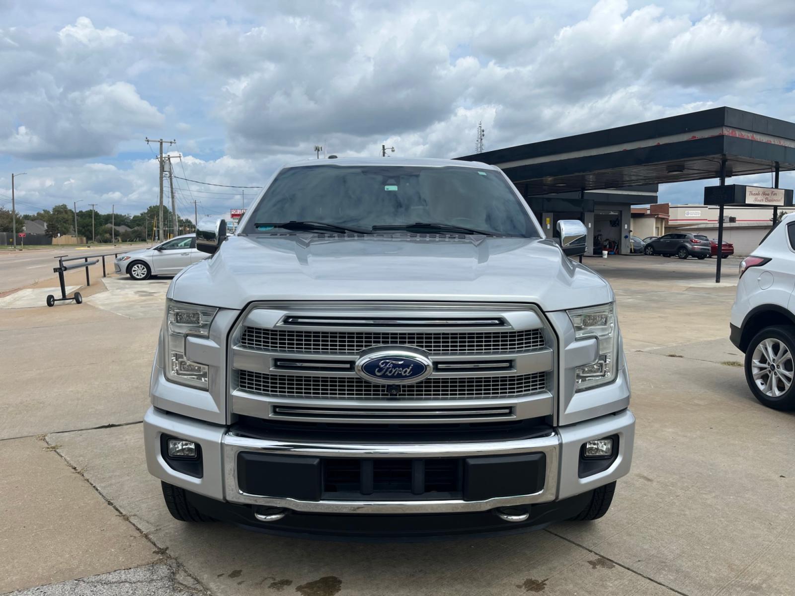 2015 SILVER Ford F-150 XLT SuperCrew 6.5-ft. Bed 4WD (1FTEW1EG0FF) with an 3.5L V6 TURBO engine, 6-Speed Automatic transmission, located at 8101 E. Skelly Dr., Tulsa, OK, 74129, (918) 592-3593, 36.121891, -95.888802 - 1 OWNER, BANK FINANCING REQUIRED, 33995.00 - Photo #0