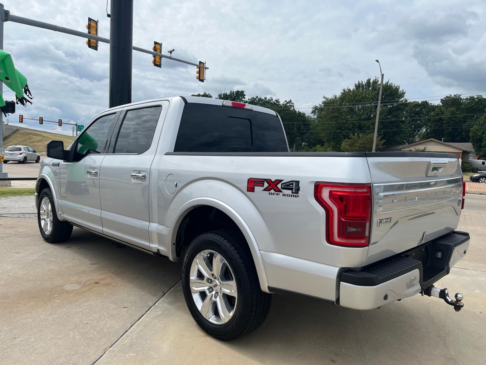 2015 SILVER Ford F-150 XLT SuperCrew 6.5-ft. Bed 4WD (1FTEW1EG0FF) with an 3.5L V6 TURBO engine, 6-Speed Automatic transmission, located at 8101 E. Skelly Dr., Tulsa, OK, 74129, (918) 592-3593, 36.121891, -95.888802 - 1 OWNER, BANK FINANCING REQUIRED, 33995.00 - Photo #4