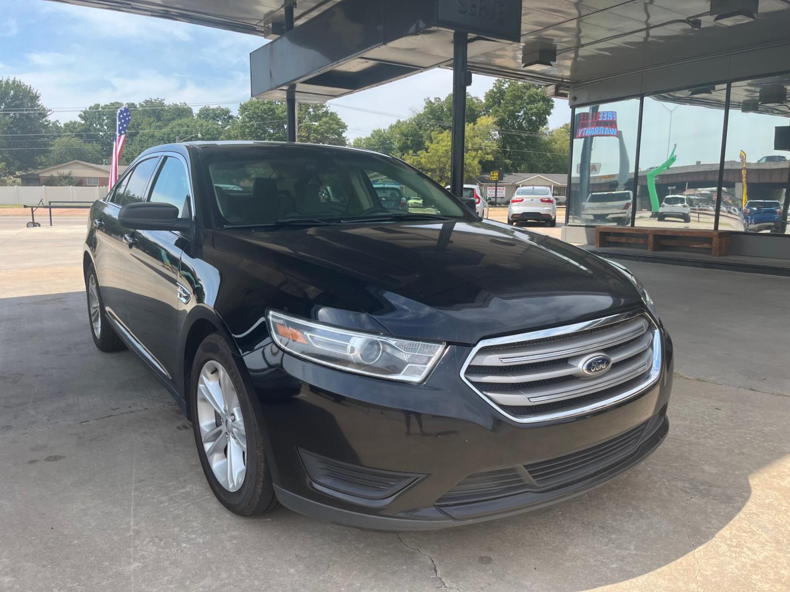 2017 Ford Taurus SE FWD (1FAHP2D87HG) with an 3.5L V6 DOHC 24V engine, 6A transmission, located at 8101 E. Skelly Dr., Tulsa, OK, 74129, (918) 592-3593, 36.121891, -95.888802 - Photo #0