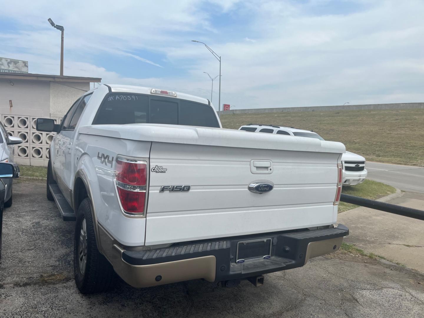 2012 WHITE Ford F-150 FX4 SuperCrew 5.5-ft. Bed 4WD (1FTFW1ET8CF) with an 3.5L V6 TURBO engine, 6-Speed Automatic transmission, located at 8101 E. Skelly Dr., Tulsa, OK, 74129, (918) 592-3593, 36.121891, -95.888802 - Photo#2