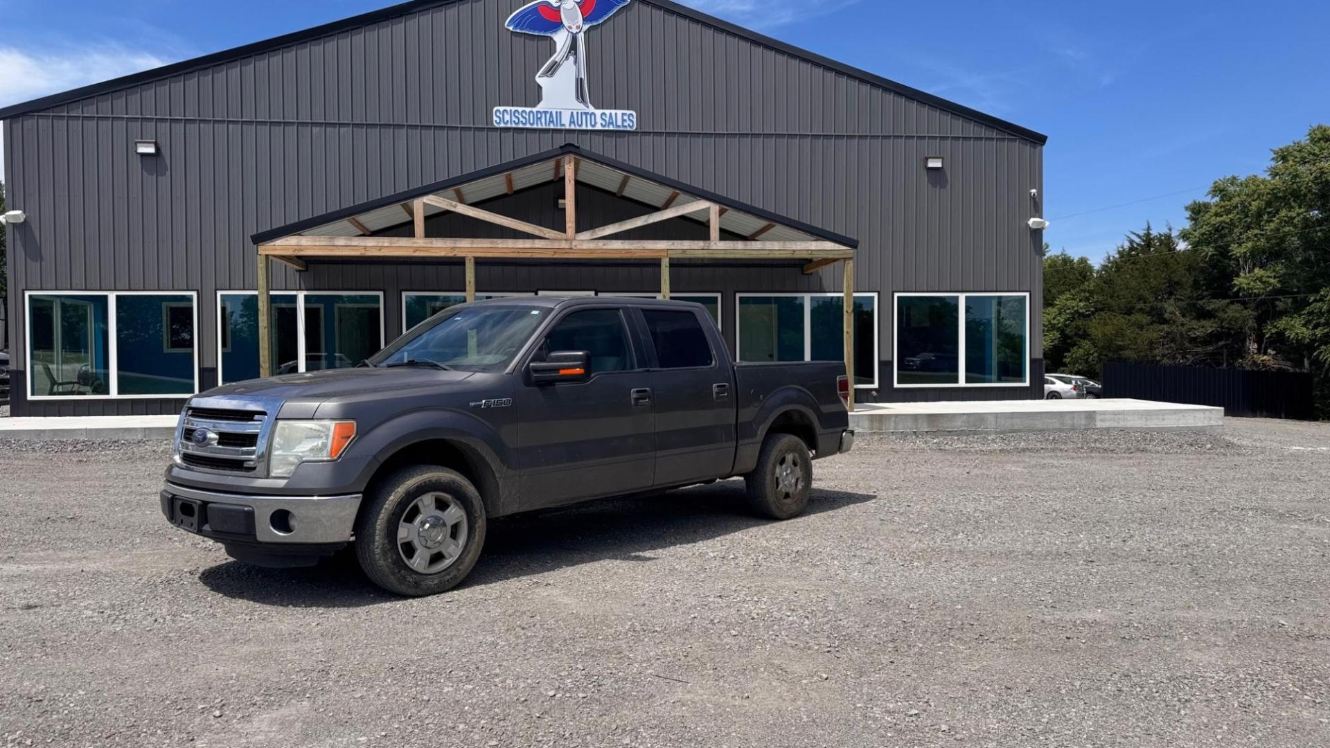 2013 GRAY Ford F-150 XLT SuperCrew 6.5-ft. Bed 2WD (1FTEW1CM6DF) with an 3.7L V6 DOHC 24V engine, 6-Speed Automatic transmission, located at 8101 E. Skelly Dr., Tulsa, OK, 74129, (918) 592-3593, 36.121891, -95.888802 - Photo#0
