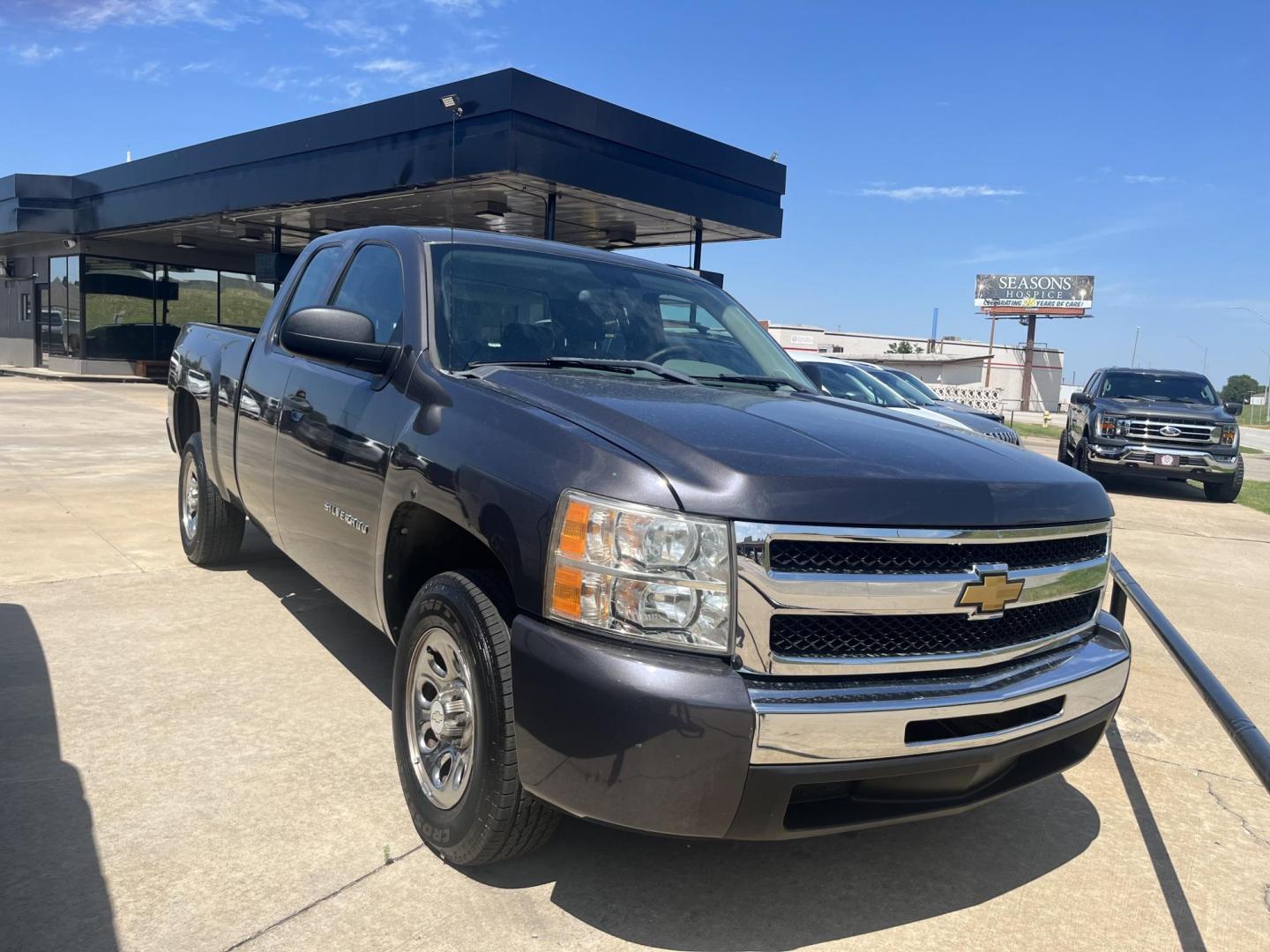 2011 GRAY Chevrolet Silverado 1500 Work Truck Ext. Cab 2WD (1GCRCPEX5BZ) with an 4.3L V6 OHV 12V engine, 4-Speed Automatic transmission, located at 8101 E. Skelly Dr., Tulsa, OK, 74129, (918) 592-3593, 36.121891, -95.888802 - Photo#0