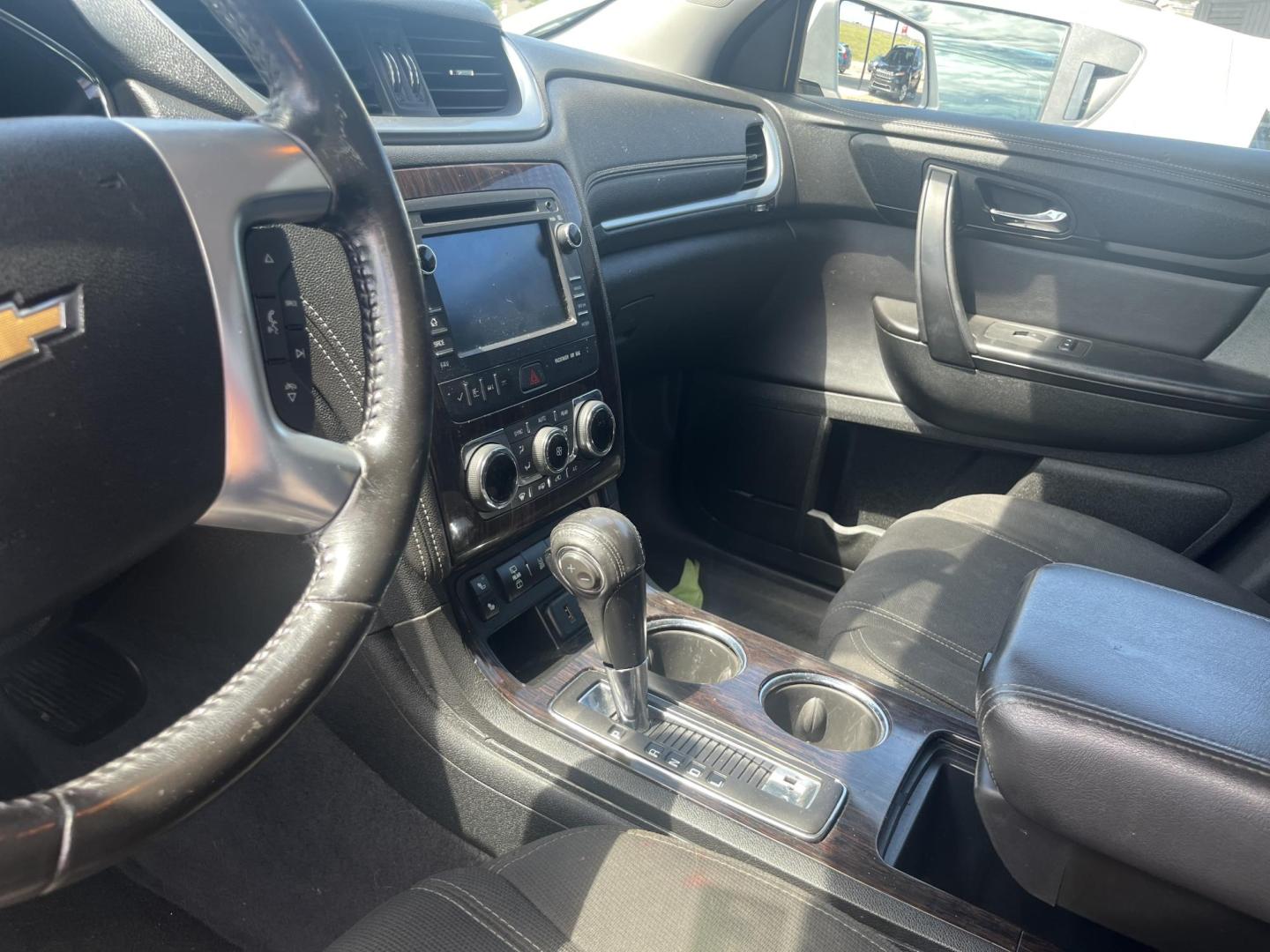 2015 SILVER Chevrolet Traverse 2LT AWD (1GNKVHKD8FJ) with an 3.6L V6 DOHC 24V engine, 6-Speed Automatic transmission, located at 8101 E. Skelly Dr., Tulsa, OK, 74129, (918) 592-3593, 36.121891, -95.888802 - Photo#2