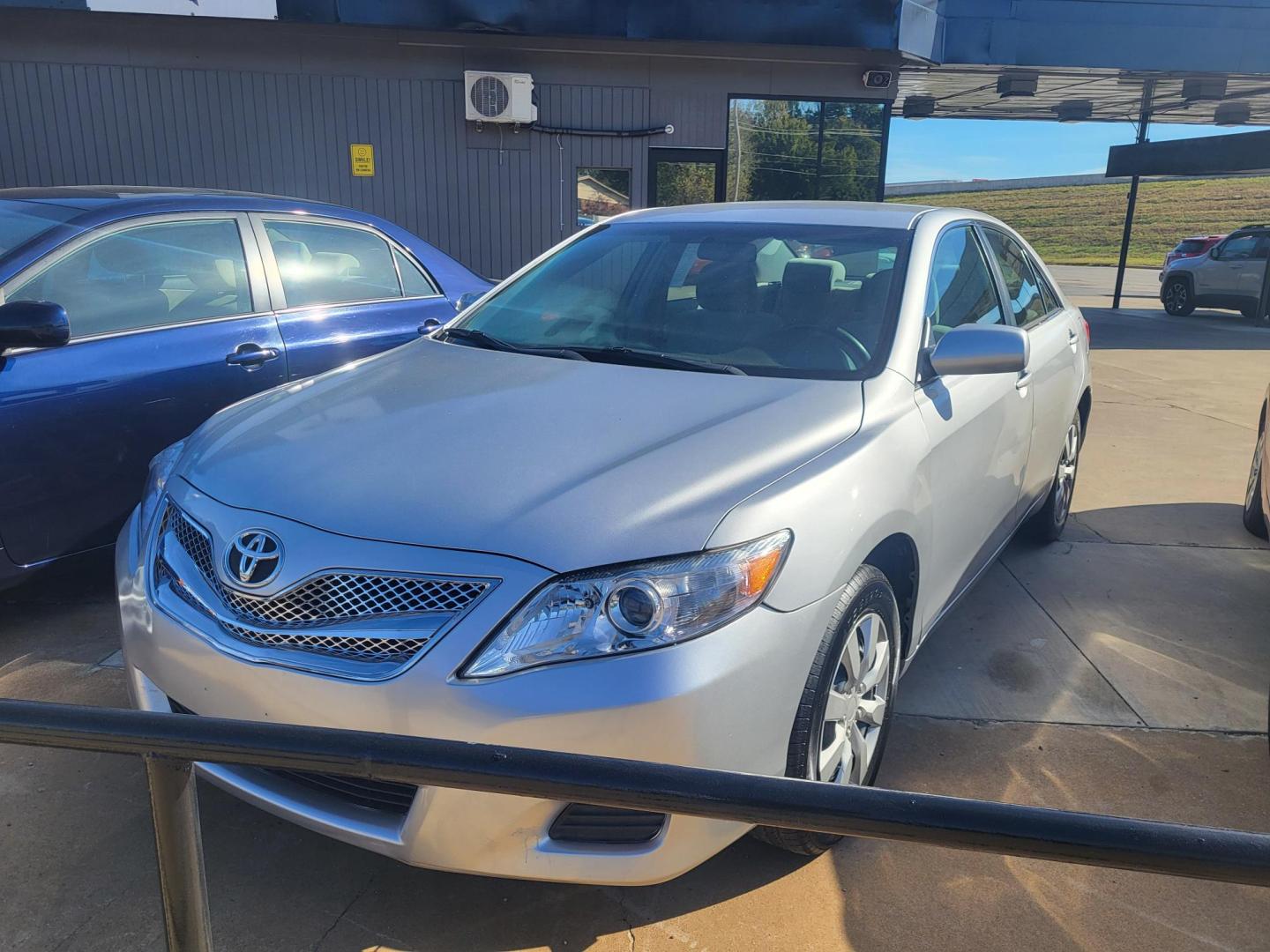 2011 SILVER TOYOTA CAMRY BASE; SE; LE; SE 6-Spd MT (4T1BF3EK4BU) with an 2.5L L4 DOHC 16V engine, 6-Speed Manual transmission, located at 8101 E. Skelly Dr., Tulsa, OK, 74129, (918) 592-3593, 36.121891, -95.888802 - Photo#0