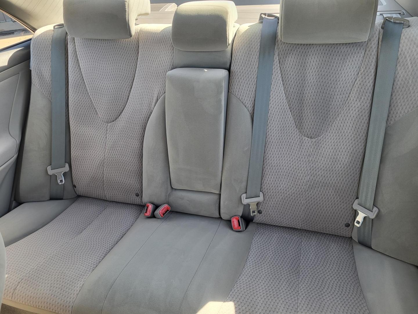 2011 SILVER TOYOTA CAMRY BASE; SE; LE; SE 6-Spd MT (4T1BF3EK4BU) with an 2.5L L4 DOHC 16V engine, 6-Speed Manual transmission, located at 8101 E. Skelly Dr., Tulsa, OK, 74129, (918) 592-3593, 36.121891, -95.888802 - Photo#3