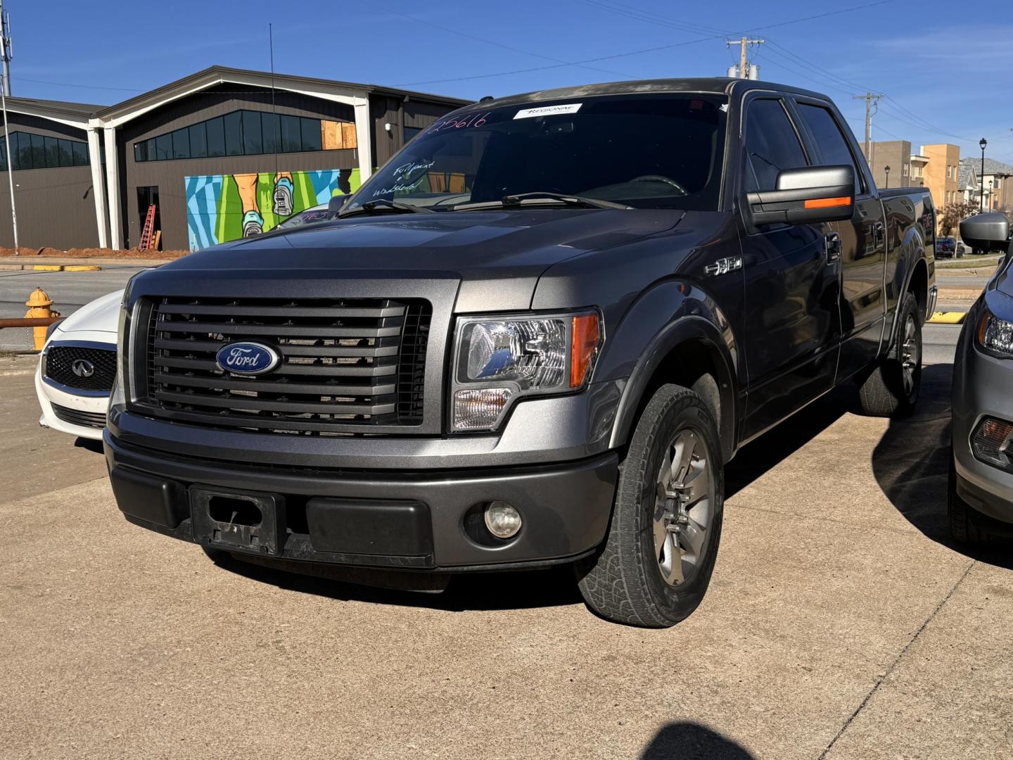 2010 SILVER Ford F-150 Lariat SuperCrew 5.5-ft. Bed 2WD (1FTEW1C81AK) with an 4.6L V8 SOHC 24V engine, 4-Speed Automatic transmission, located at 8101 E. Skelly Dr., Tulsa, OK, 74129, (918) 592-3593, 36.121891, -95.888802 - Photo#0