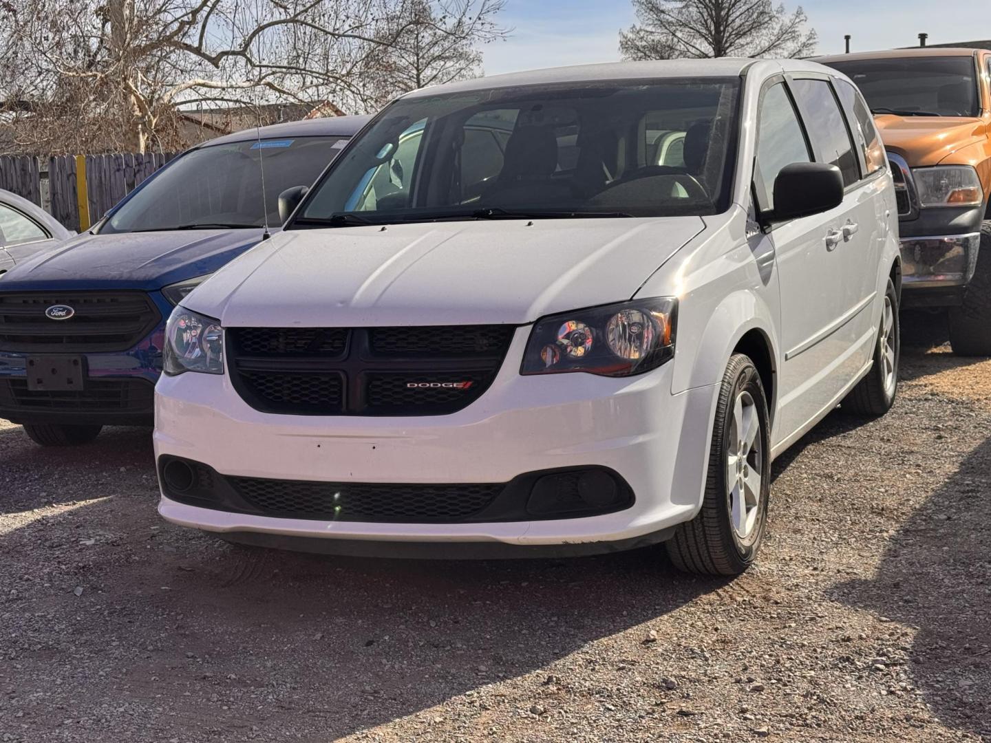 2017 WHITE Dodge Grand Caravan SE (2C4RDGBG8HR) with an 3.6L V6 DOHC 24V engine, 6A transmission, located at 8101 E. Skelly Dr., Tulsa, OK, 74129, (918) 592-3593, 36.121891, -95.888802 - Photo#0