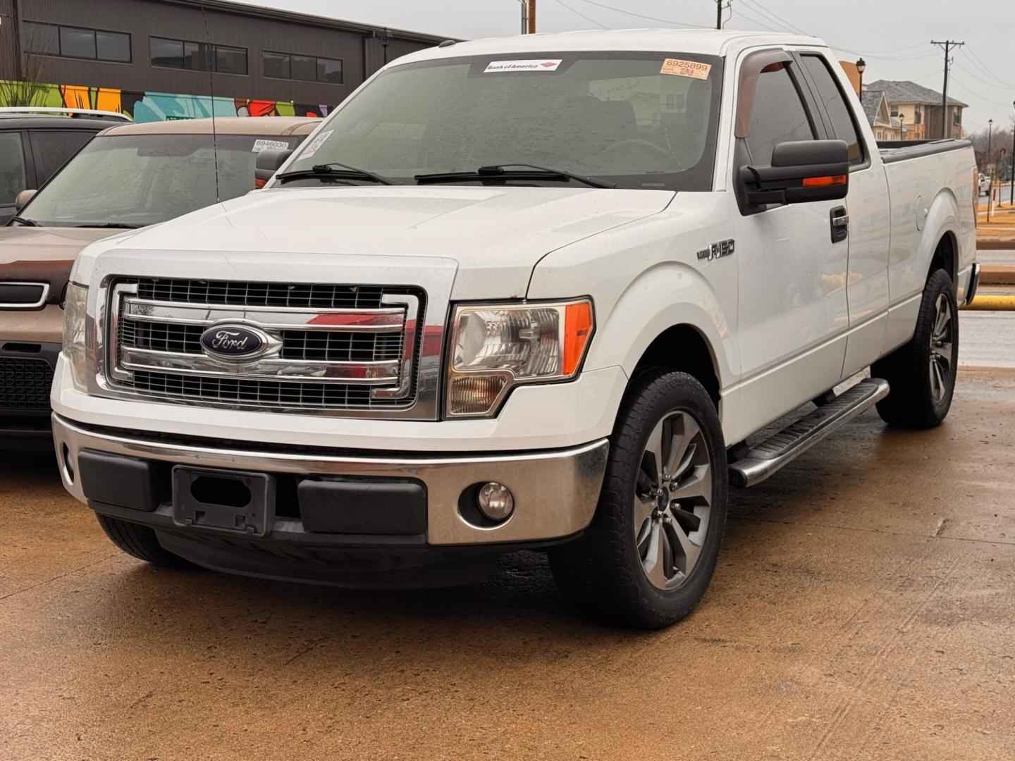 2013 WHITE Ford F-150 XLT SuperCab 8-ft. Bed 2WD (1FTEX1CM2DF) with an 3.7L V6 DOHC 24V engine, 6-Speed Automatic transmission, located at 8101 E. Skelly Dr., Tulsa, OK, 74129, (918) 592-3593, 36.121891, -95.888802 - Photo#0