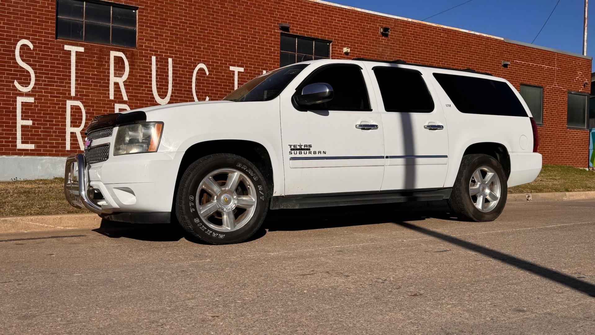 2010 WHITE Chevrolet Suburban LTZ 1500 2WD (1GNUCKE01AR) with an 5.3L V8 OHV 16V FFV engine, 4-Speed Automatic transmission, located at 8101 E. Skelly Dr., Tulsa, OK, 74129, (918) 592-3593, 36.121891, -95.888802 - Photo#0