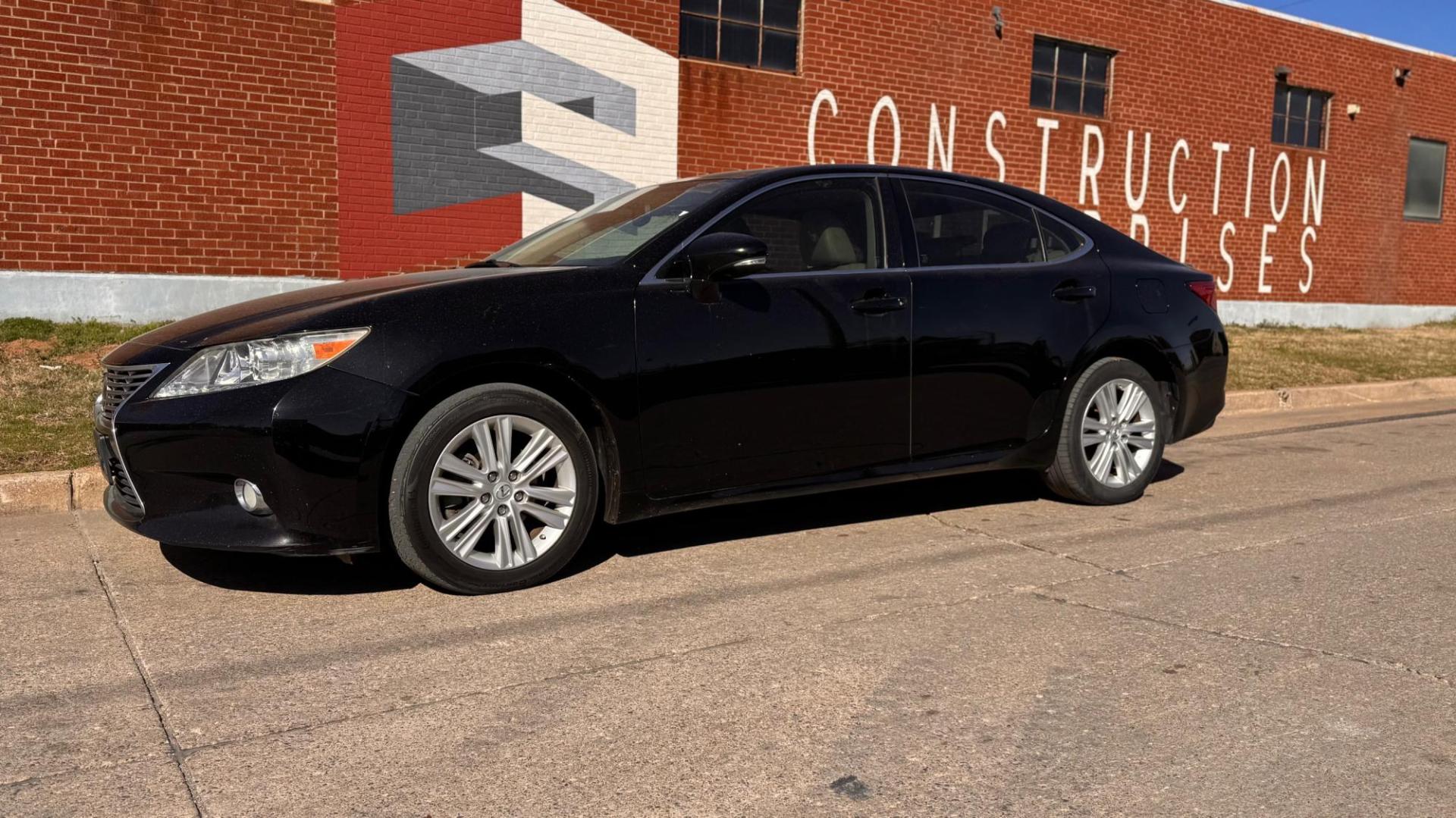 2013 GRAY Lexus ES 350 Sedan (JTHBK1GGXD2) with an 3.5L V6 DOHC 24V engine, 6-Speed Automatic transmission, located at 8101 E. Skelly Dr., Tulsa, OK, 74129, (918) 592-3593, 36.121891, -95.888802 - Photo#0