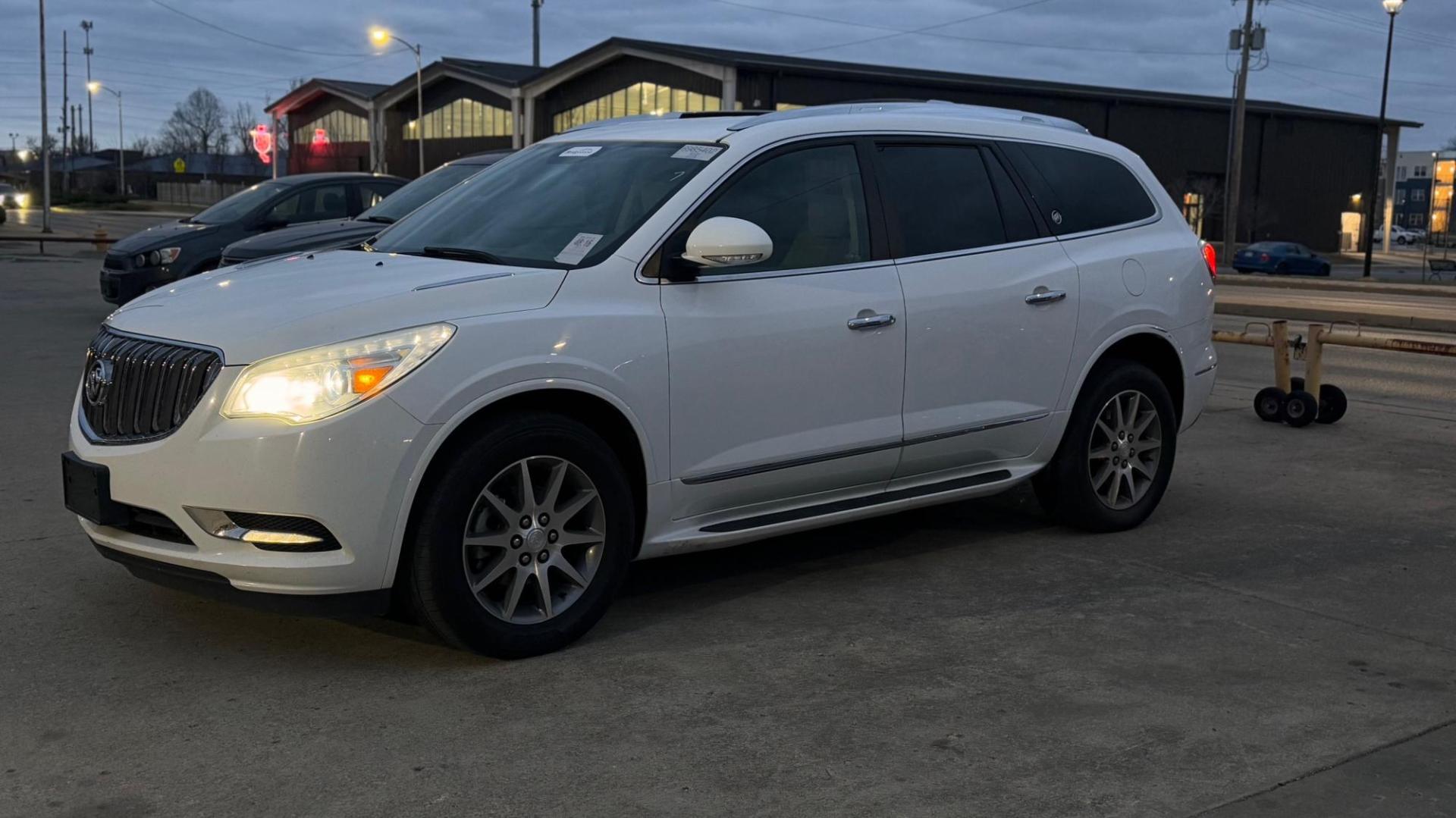 2017 WHITE Buick Enclave Convenience FWD (5GAKRAKD2HJ) with an 3.6L V6 DOHC 24V engine, 6A transmission, located at 8101 E. Skelly Dr., Tulsa, OK, 74129, (918) 592-3593, 36.121891, -95.888802 - Photo#0