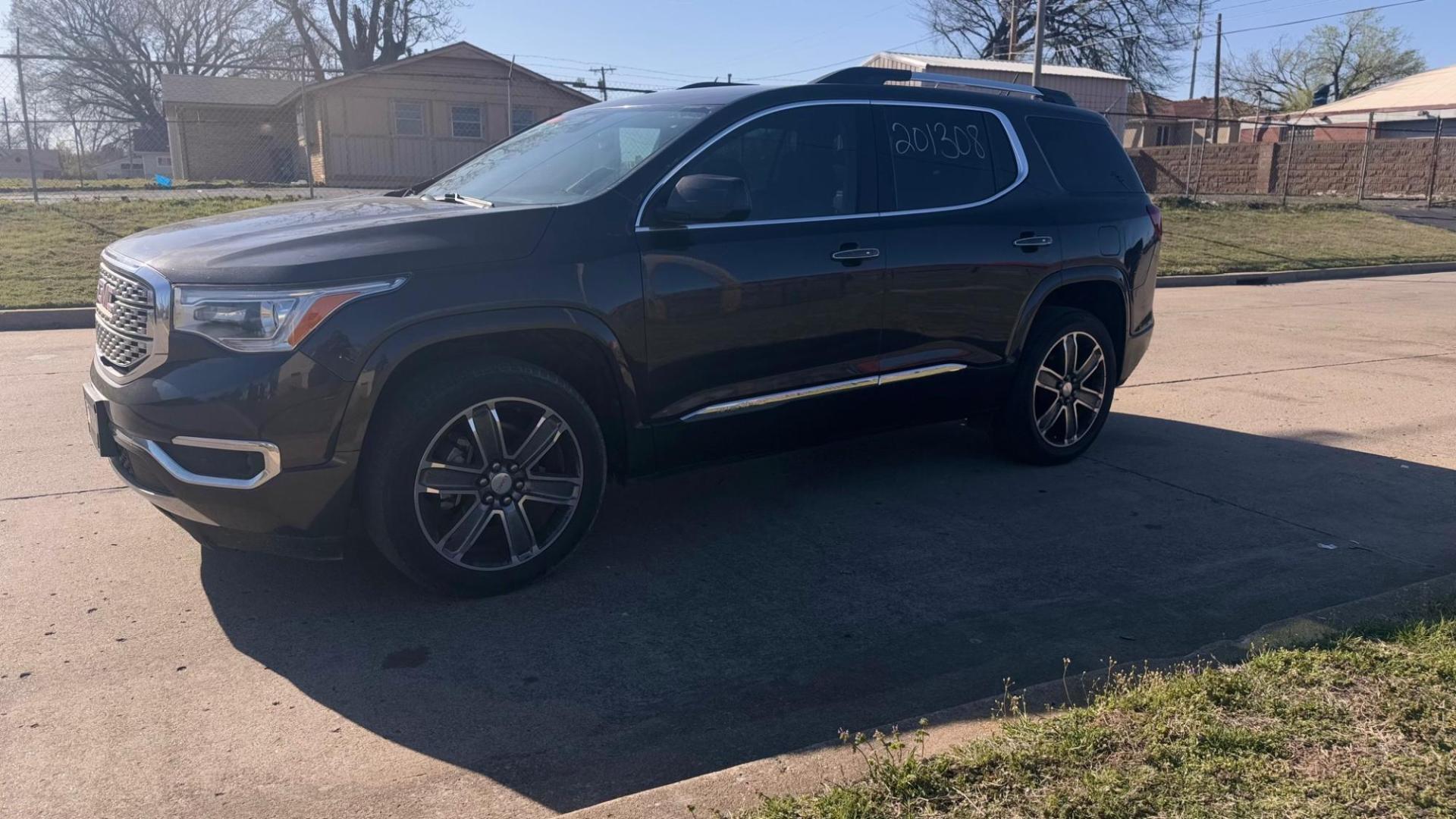 2018 WHITE Jeep Renegade Limited FWD (ZACCJADBXJP) with an 2.4L L4 DOHC 16V engine, 9A transmission, located at 8101 E. Skelly Dr., Tulsa, OK, 74129, (918) 592-3593, 36.121891, -95.888802 - Photo#0