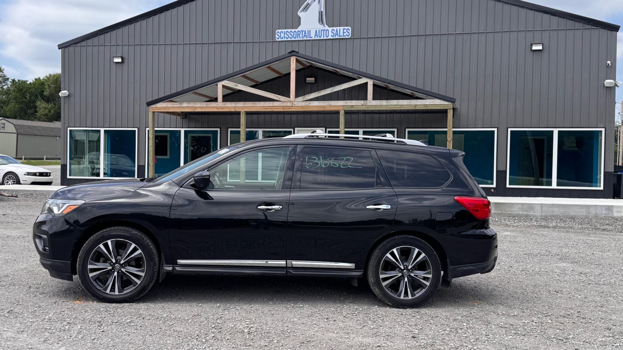 photo of 2019 Nissan Pathfinder Platinum 2WD