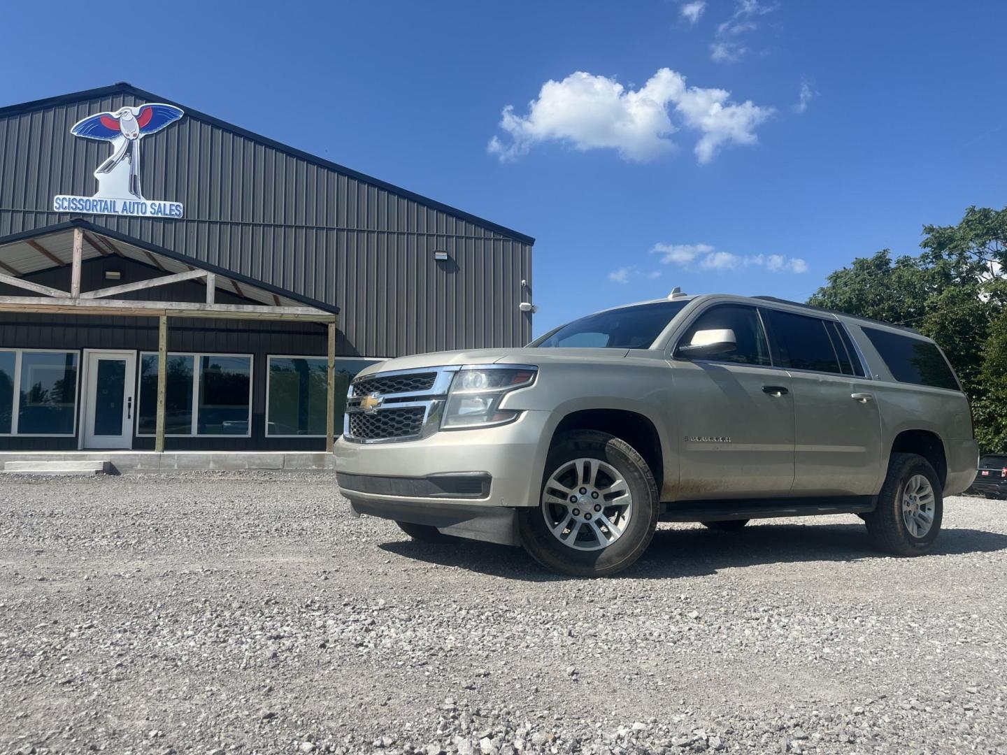2016 BIEGE Chevrolet Suburban LS 2WD (1GNSCGEC3GR) with an 5.3L V8 OHV 16V engine, 6A transmission, located at 8101 E. Skelly Dr., Tulsa, OK, 74129, (918) 592-3593, 36.121891, -95.888802 - Photo#0