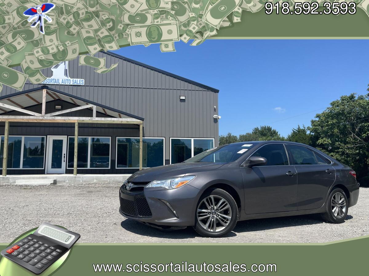 2015 GRAY Toyota Camry SE (4T1BF1FK6FU) with an 2.5L L4 DOHC 16V engine, 6-Speed Automatic transmission, located at 24375 E. Hwy 51, Broken Arrow, OK, 74014, (918) 592-3593, 36.156311, -95.992752 - Photo#0