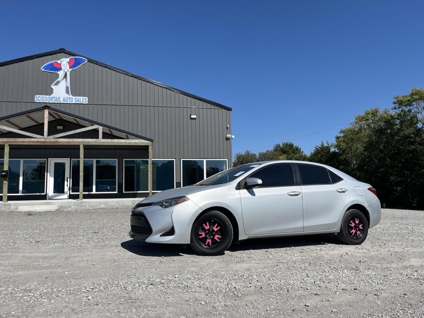 2019 SILVER Toyota Corolla SE CVT (2T1BURHE1KC) with an 1.8L L4 DOHC 16V engine, CVT transmission, located at 24375 E. Hwy 51, Broken Arrow, OK, 74014, (918) 592-3593, 36.156311, -95.992752 - Photo#0