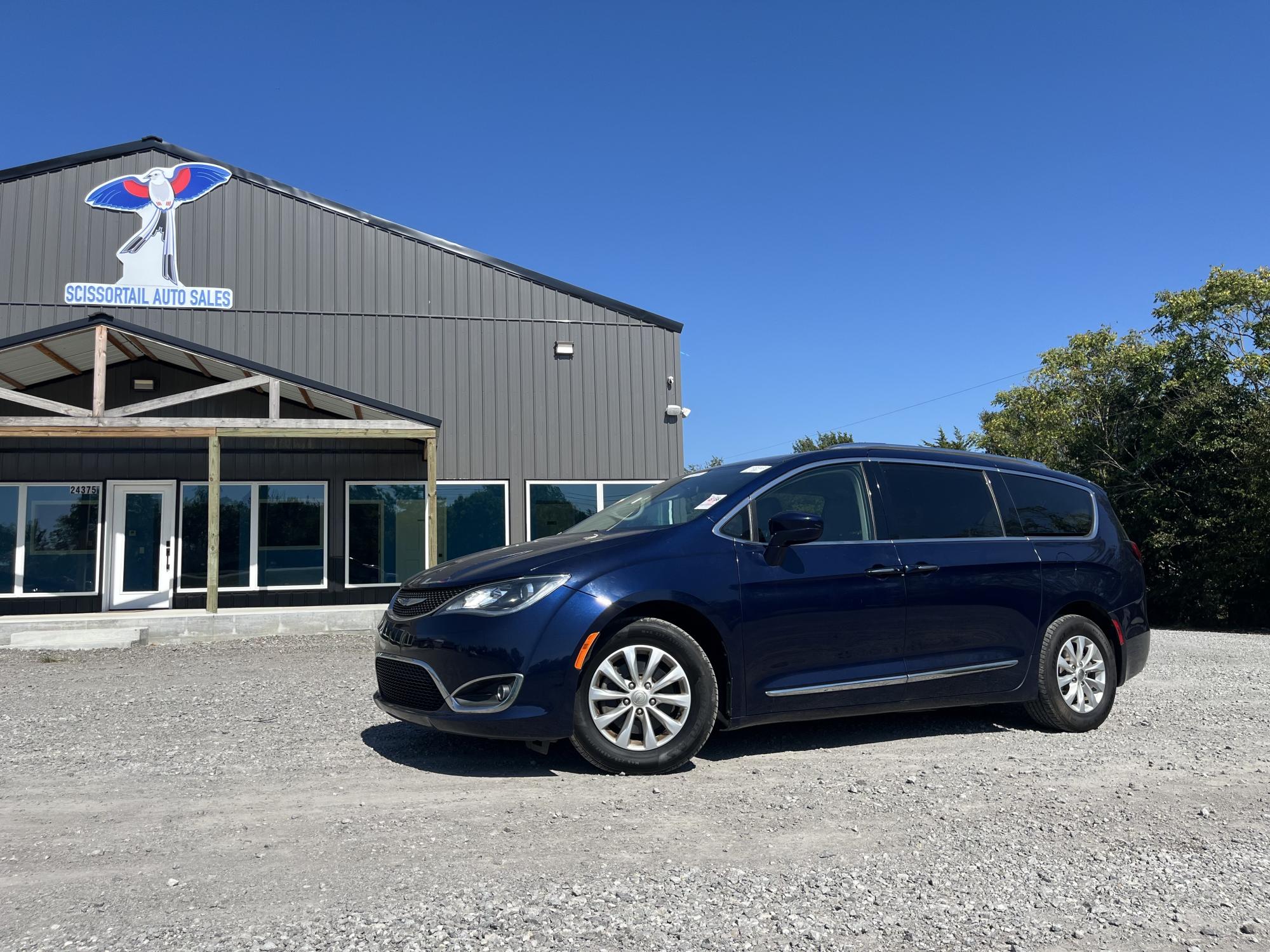photo of 2018 Chrysler Pacifica Touring-L
